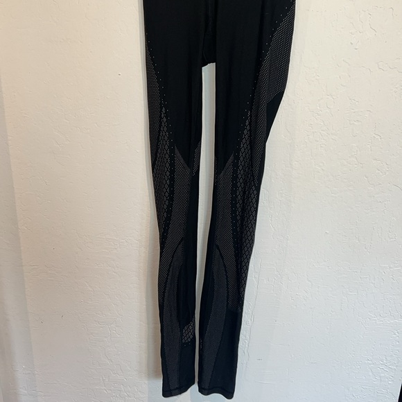 Lululemon leggings - Picture 2 of 5